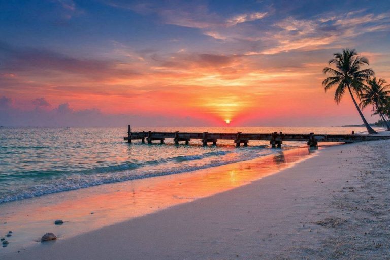 Posta de sol a la platja